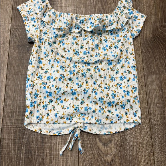 Floral Ruffle Off-Shoulder Top - Picture 2 of 3